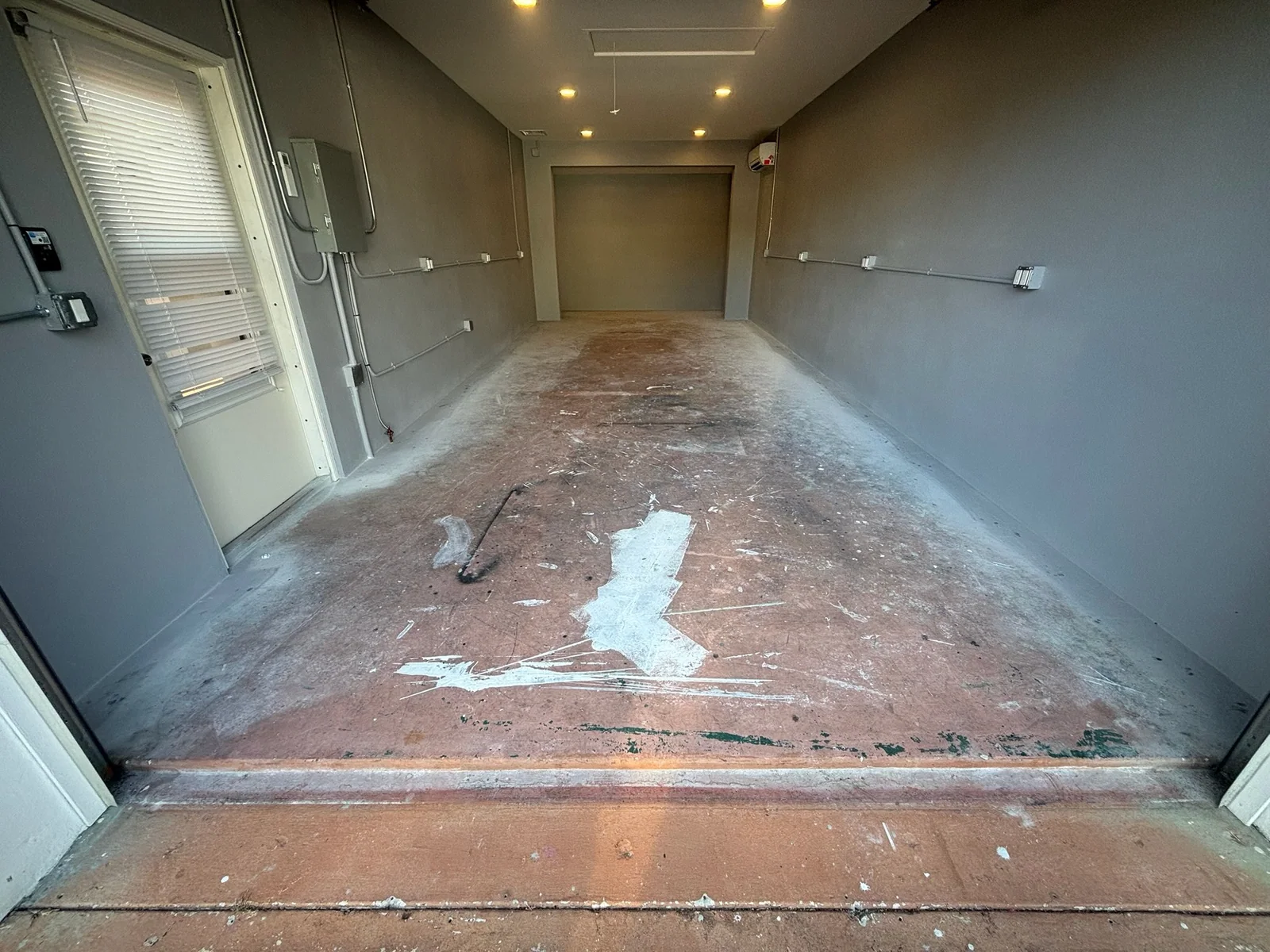 Single Garage in Boca Raton before coating